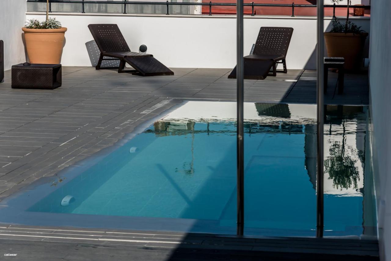 Welldone Quality - Crystal Pool Hotel